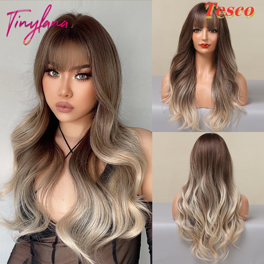 Women Wear Wavy Wigs - AURA