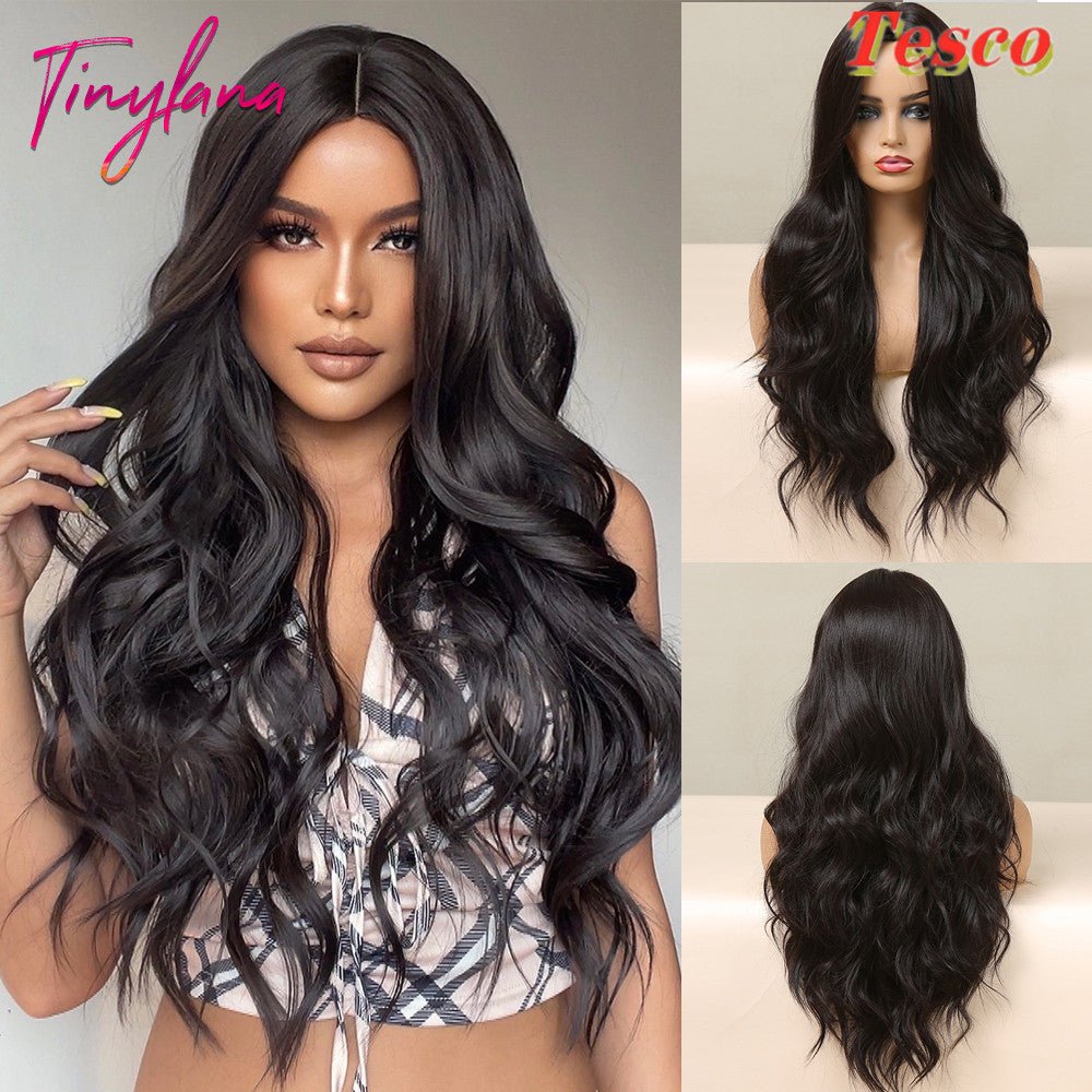 Women Wear Wavy Wigs - AURA