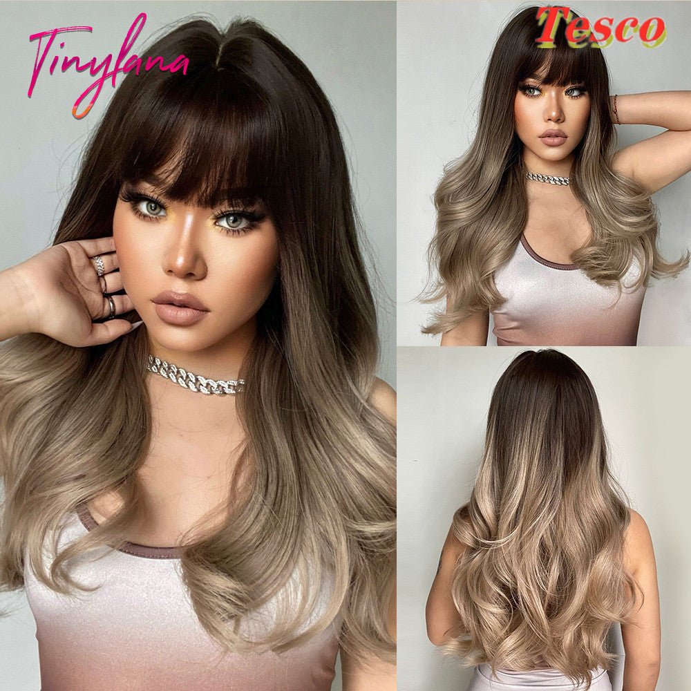 Women Wear Wavy Wigs - AURA